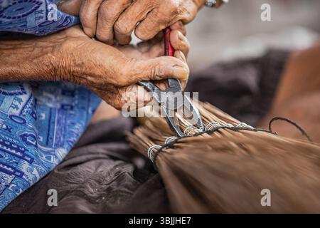 Primo piano della scopa a serraggio artigianale tailandese Foto Stock