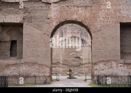Terme di Caracalla a Roma, Italia, a tarda primavera Foto Stock