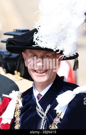 Il Duca di Edimburgo lascia l'annuale Order of the Garter Service presso la St George's Chapel, il Castello di Windsor. Data foto: Lunedì 16 giugno 2025. Foto Stock