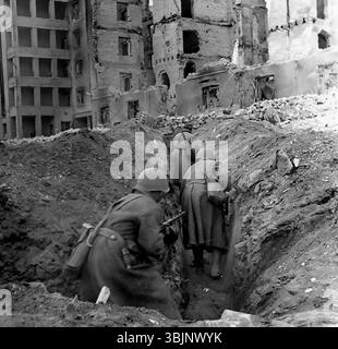 La battaglia di Stalingrado. Soldati sovietici in trincea durante la battaglia di Stalingrado, dicembre 1942 Foto Stock