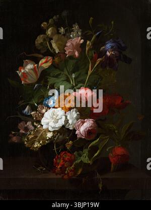 Il "vaso con fiori" di Rachel Ruysch, dipinto intorno al 1700, è una natura morta floreale a olio su tela che dimostra una dettagliata accuratezza botanica e un colore vibrante tipico della pittura floreale olandese. Foto Stock