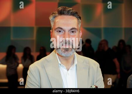 Fabio De Masi in der ARD-Talkshow 'hart aber Fair' im WDR Fernsehstudio B. Köln, 27.05.2024 Foto Stock