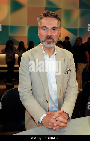 Fabio De Masi in der ARD-Talkshow 'hart aber Fair' im WDR Fernsehstudio B. Köln, 27.05.2024 Foto Stock