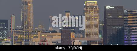 Panorama dal Monte d'Oro, sulla sinistra il grattacielo Centara Grand, lo skyline di Bangkok, Thailandia, Asia Foto Stock