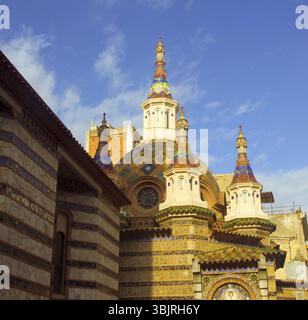 Il tempio è ricoperto di piastrelle colorate, figura ortogonale nel Lioret de ma Foto Stock