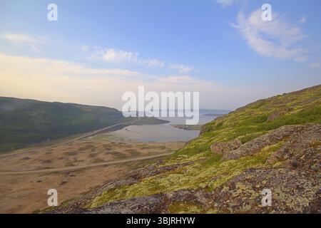 Paesaggi del nord sulle rive del Mare di Barents Foto Stock