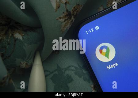 Dacca, Bangladesh - 7 maggio 2025: L'icona dell'app Google Maps viene visualizzata sullo smartphone Foto Stock
