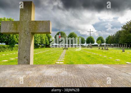 Lemé (Francia settentrionale): Necropoli nazionale di le Sourd, cimitero militare francese e tedesco, luogo di sepoltura della battaglia del Canale di San Quintino durante Wor Foto Stock