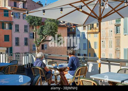 Tolone (Francia sud-orientale): Il mercato coperto da Biltoki. Bitoki è un operatore e gestore dei mercati alimentari centrali in Francia. Panoramica dal tetto Foto Stock