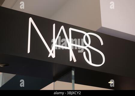 Shanghai, Cina - 10 agosto 2024: Logo della società NARS Cosmetics Foto Stock