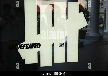 Shanghai, Cina - 5 aprile 2025: Logo aziendale del marchio imbattuto Foto Stock