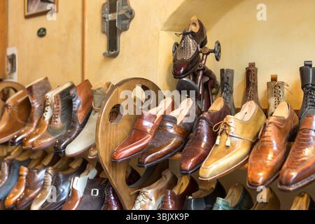 Moda la classica lucidata uomini scarpe fatte a mano Foto Stock