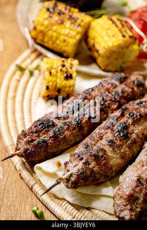 Kebab di manzo alla griglia Foto Stock