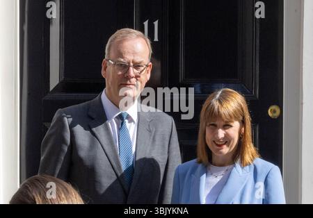 Londra, Regno Unito. 17 giugno 2025. Tim Reid, Chief Executive of UK Export Finance con la cancelliera Rachel Reeves, in Downing Street al numero 11. Crediti: Karl Black/Alamy Live News Foto Stock