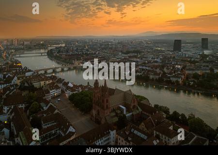 Basilea, primavera, Reno, Svizzera, Basilea, skyline, Münster, Canton Baselstadt, alba, atmosfera mattutina, alba Foto Stock