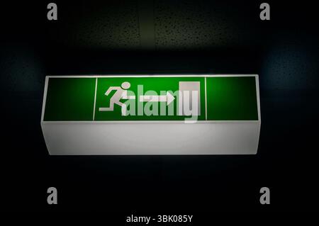 Segnale di uscita in verde scuro Foto Stock