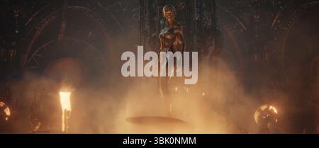 The Fantastic Four: First Steps (2025) The Fantastic Four (2025) Julia Garner nel ruolo di Shalla-Bal/Silver Surfer *Filmstill - solo uso editoriale* Vedi Special Foto Stock