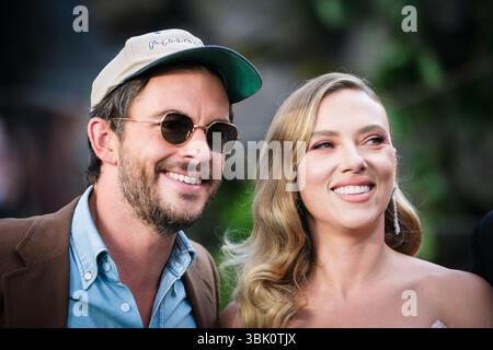 Londra, Regno Unito. 17 giugno 2025. Jonathan Bailey e Scarlett Johansson hanno partecipato alla prima mondiale di Jurassic World Rebirth. Foto: Julie Edwards./Alamy Live News Foto Stock