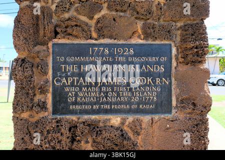 Marcatore al Captain Cook Monument presso il Cook Landing Site all'Hofgaard Park a Waimea, Kauai, Hawaii, dove il capitano James Cook sbarcò il 20 gennaio 1778 Foto Stock