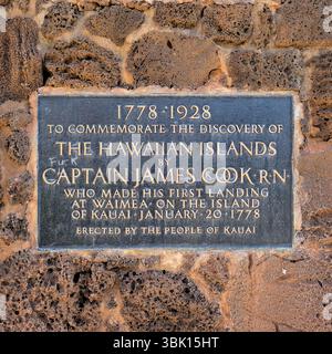 Marcatore al Captain Cook Monument presso il Cook Landing Site all'Hofgaard Park a Waimea, Kauai, Hawaii, dove il capitano James Cook sbarcò il 20 gennaio 1778 Foto Stock