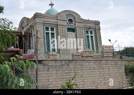 Chiesa di Santa Maria di Sion, Aksum, Tigray, Etiopia. La tradizione locale sostiene che la leggendaria Arca dell'Alleanza sia stata tenuta e protetta da un monaco. Foto Stock