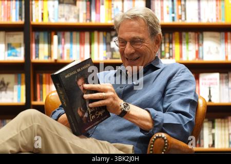 L'attore Michael Brandon, protagonista della serie televisiva degli anni '1980 Dempsey e Makepeace, al lancio della sua autobiografia "That's All i'm Say", a Waterstones, nel centro di Londra. Data foto: Martedì 17 giugno 2025. Foto Stock