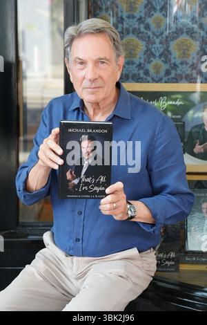 L'attore Michael Brandon, protagonista della serie televisiva degli anni '1980 Dempsey e Makepeace, al lancio della sua autobiografia "That's All i'm Say", a Waterstones, nel centro di Londra. Data foto: Martedì 17 giugno 2025. Foto Stock