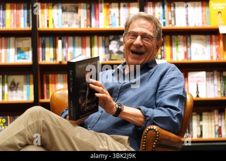 L'attore Michael Brandon, protagonista della serie televisiva degli anni '1980 Dempsey e Makepeace, al lancio della sua autobiografia "That's All i'm Say", a Waterstones, nel centro di Londra. Data foto: Martedì 17 giugno 2025. Foto Stock