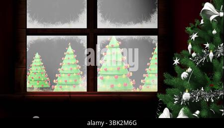 Scintillante albero di Natale in piedi davanti a una finestra a quattro pannelli a casa, con tinsel argentato, spazio copia Foto Stock