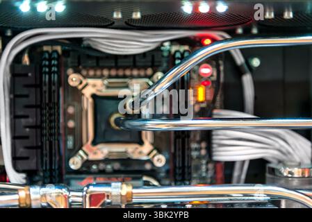 Foto ravvicinata di un moderno processore per computer e della scheda madre Foto Stock