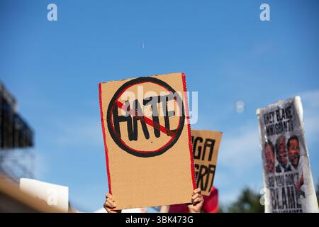 Austin, Stati Uniti. 14 giugno 2025. Manifestazione di protesta "No Kings" al Campidoglio del Texas, 16 giugno 2025, Austin, Texas, USA (foto di Violeta Alvarez/Sipa USA) credito: SIPA USA/Alamy Live News Foto Stock