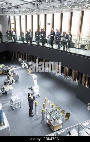 Osaka, Giappone. 18 giugno 2025. Una visita al padiglione giapponese all'Universal World Expo (13/04-13/10) durante la settimana fiamminga (15-21/06), a Osaka, Kansai, Giappone, mercoledì 18 giugno 2025. L'Expo 2025 è un'esposizione mondiale organizzata dal Bureau International des Expositions (BIE). Si svolge per sei mesi dal 13 aprile 2025 al 13 ottobre 2025. BELGA PHOTO ROB WALBERS credito: Belga News Agency/Alamy Live News Foto Stock