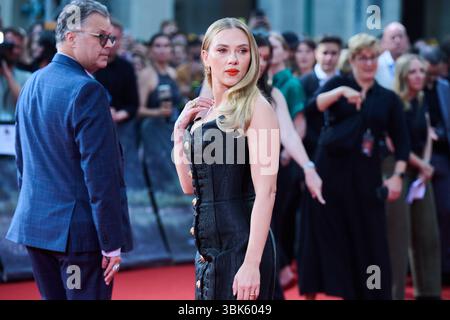 Berlino, Germania. 18 giugno 2025. Scarlett Johansson partecipa alla prima tedesca del film "Jurassic World: Rebirth" allo Zoo Palast. Credito: Annette Riedl/dpa/Alamy Live News Foto Stock