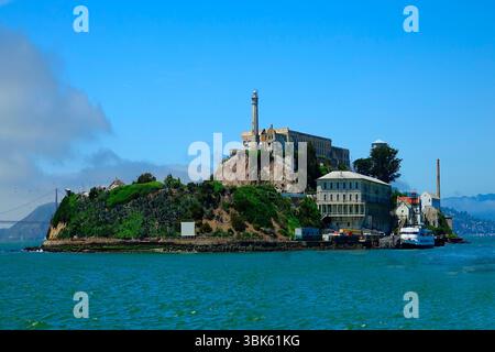 Penitenziario degli Stati Uniti, Alcatraz Island, conosciuta anche semplicemente come Alcatraz o The Rock, prigione federale di massima sicurezza sull'isola di Alcatraz, 1,25 km circa Foto Stock
