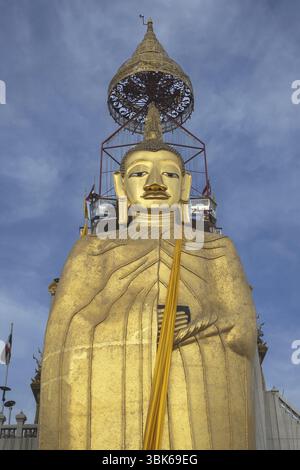 Buddha alto 32 metri, decorato con mosaici di vetro e oro 24 carati, il nodo superiore dell'immagine del Buddha contiene una reliquia del Buddha Buddha, che Foto Stock