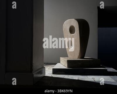 Scultura Barbara Hepworth in Piazza St Ives Penwith Cornovaglia Foto Stock