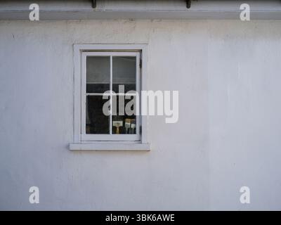 Gli artisti pennellano nella finestra dello studio degli artisti Porthmeor Studios Back Road West St Ives Penwith Cornwall Foto Stock