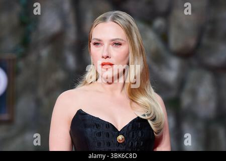 Berlino, Germania. 18 giugno 2025. Scarlett Johansson partecipa alla prima tedesca del film "Jurassic World: Rebirth" allo Zoo Palast. Credito: Annette Riedl/dpa/Alamy Live News Foto Stock