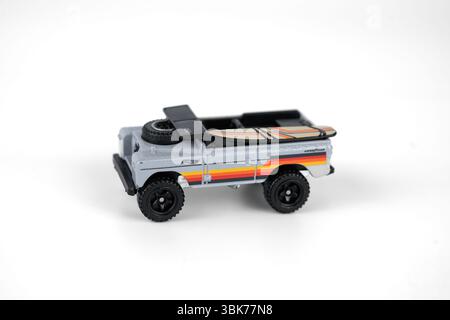 Modello di auto giocattolo Hot Wheels Land Rover serie II – Galles, Regno Unito – 12 giugno 2025 Foto Stock