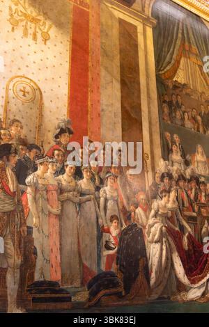 Un dipinto dettagliato di un grande gruppo di persone formalmente vestite in un elaborato ambiente interno con dettagli architettonici e una galleria panoramica a V. Foto Stock