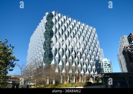 L'edificio dell'ambasciata degli Stati Uniti a Nine EMS, Londra, Inghilterra, Regno Unito. Architetti: Kieran Timberlake. Ambasciata americana degli Stati Uniti d'America. Ambasciate Foto Stock