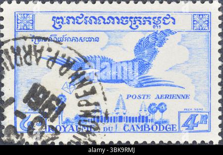 Francobollo cancellato stampato dalla Cambogia, che mostra Garuda, circa 1957. Foto Stock