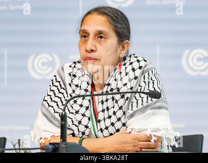 Bonn, Germania, Germania. 18 giugno 2025. TASEEM ESSOP - PUÒ, indossando un keffiyeh, parlare del ruolo della società civile nel più ampio panorama dell'attivismo climatico e dell'ambientalismo""riconoscendo che, sebbene i due non si allineino sempre, la società civile rimane essenziale per promuovere la comprensione, il progresso e l'inclusione all'SB62 di Bonn. (Credit Image: © Bianca Otero/ZUMA Press Wire) SOLO PER USO EDITORIALE! Non per USO commerciale! Foto Stock