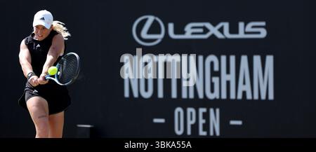 Sonay Kartal (GBR) nella sua partita contro Katie Boulter (GBR) nel round di 16 durante il round di qualificazione del giorno 2 del Lexus Nottingham Open Tennis Open il 14 giugno 2025 Foto Stock