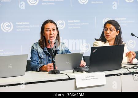 Bonn, Germania, Germania. 18 giugno 2025. ELODIE GUILLON, World Animal Protection, all'SB62 di Bonn, parla in un panel dell'importanza di una transizione giusta nel settore alimentare, nell'agricoltura e nelle popolazioni emarginate più vulnerabili ai cambiamenti climatici e ai cambiamenti politici. (Credit Image: © Bianca Otero/ZUMA Press Wire) SOLO PER USO EDITORIALE! Non per USO commerciale! Foto Stock