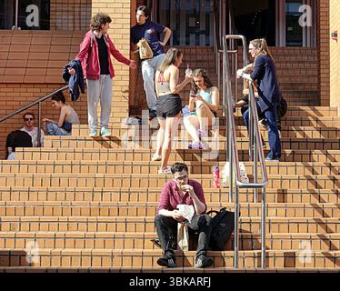 Glasgow, Scozia, Regno Unito. 19 giugno 2025. Tempo nel Regno Unito: Soleggiato mentre le temperature aumentano nel vero tempo estivo nel centro della città. Credit Gerard Ferry/Alamy Live News Foto Stock