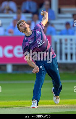 Londra, Regno Unito. 19 giugno 2025. Lord's Cricket Ground, Londra 19 giugno 2025 Noah Cornwell (10 Middlesex CCC) durante la partita T20 Vitality Blast tra Middlesex CCC ed Essex CCC al Lord's Cricket Ground di Londra, Inghilterra (Keeran Marquis/SPP) credito: SPP Sport Press Photo. /Alamy Live News Foto Stock