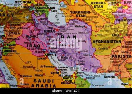 Mappa politica che mostra l'Iran e i paesi vicini in Medio Oriente, focalizzata su Teheran e sulle regioni circostanti. 19 giugno 2025 Foto Stock