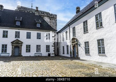 Interno della Fortezza di Bergenhus, iconico castello medievale a Bergen, Norvegia, Europa Foto Stock
