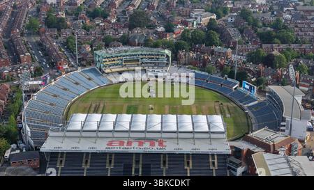 Leeds, Regno Unito. 20 giugno 2025. Vista aerea dell'Headingley Cricket Ground durante il 1° Rothesay test Match Day 1 Inghilterra vs India all'Headingley Cricket Ground, Leeds, Regno Unito, 20 giugno 2025 (foto di Mark Cosgrove/News Images) a Leeds, Regno Unito, il 20/6/2025. (Foto di Mark Cosgrove/News Images/Sipa USA) credito: SIPA USA/Alamy Live News Foto Stock